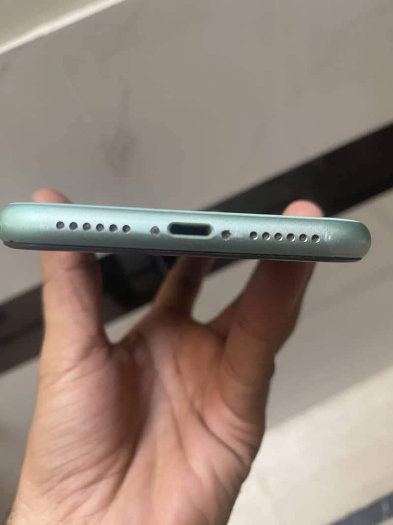Apple iPhone 11 4