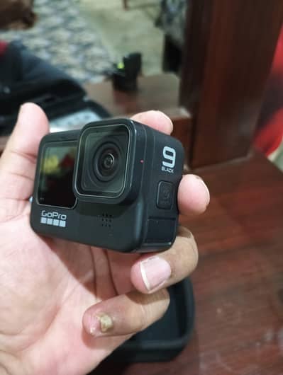 Go pro camera with batteries. .