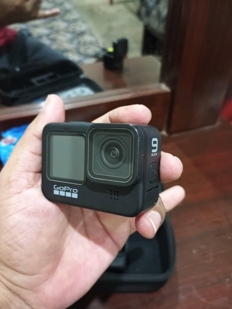 Go pro camera with batteries. . 1
