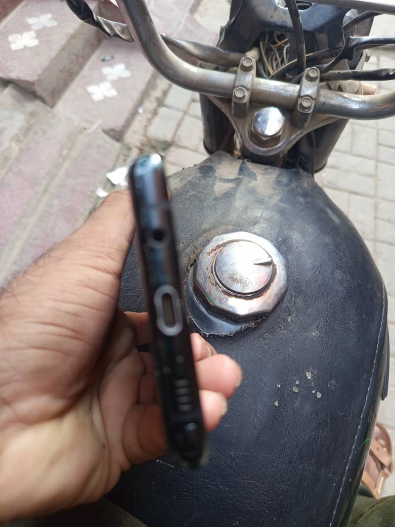 Samsung Mobile Note 9 6