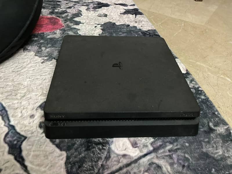 PS4 SLIM 1