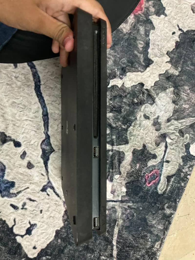 PS4 SLIM 3
