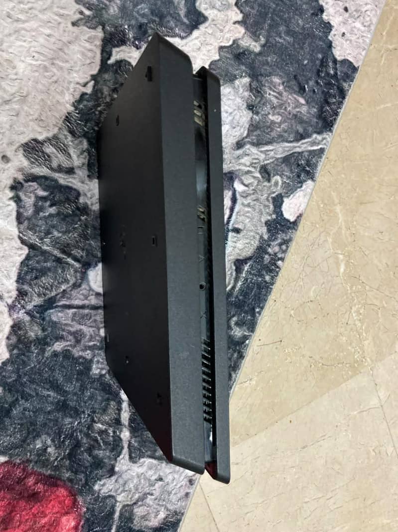 PS4 SLIM 4