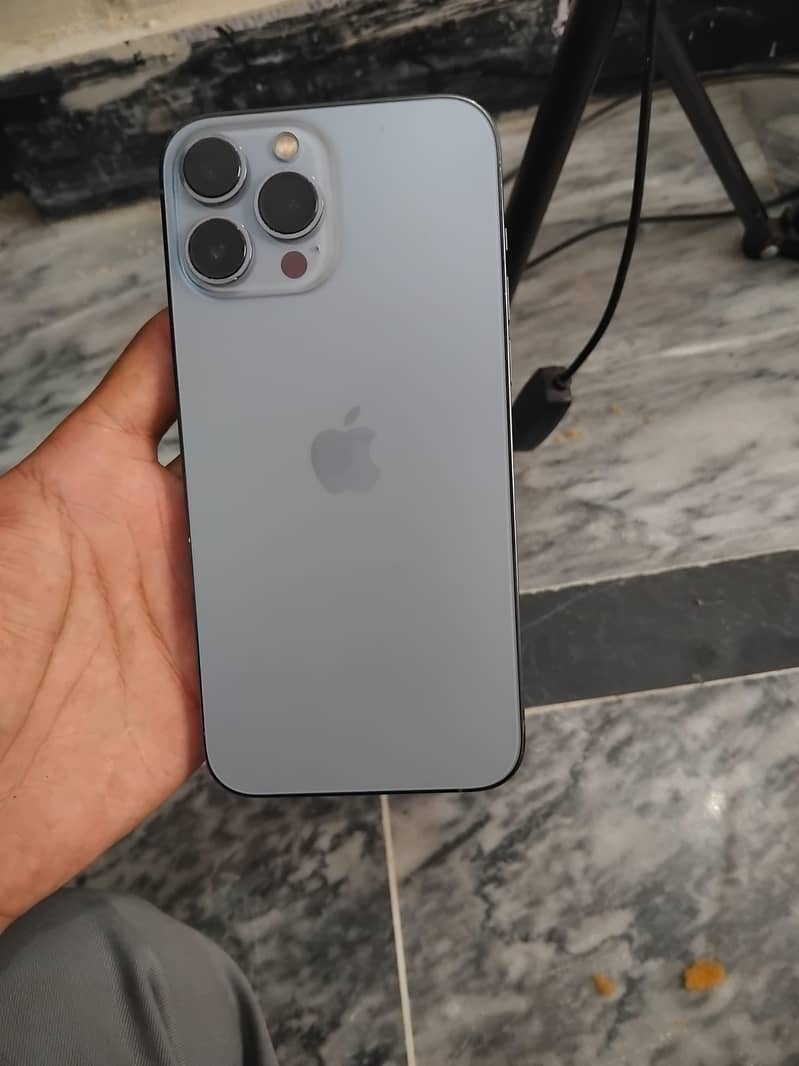 Apple iPhone 13 Pro Max 3