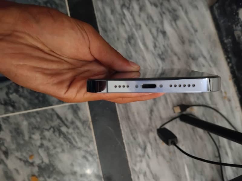 Apple iPhone 13 Pro Max 4