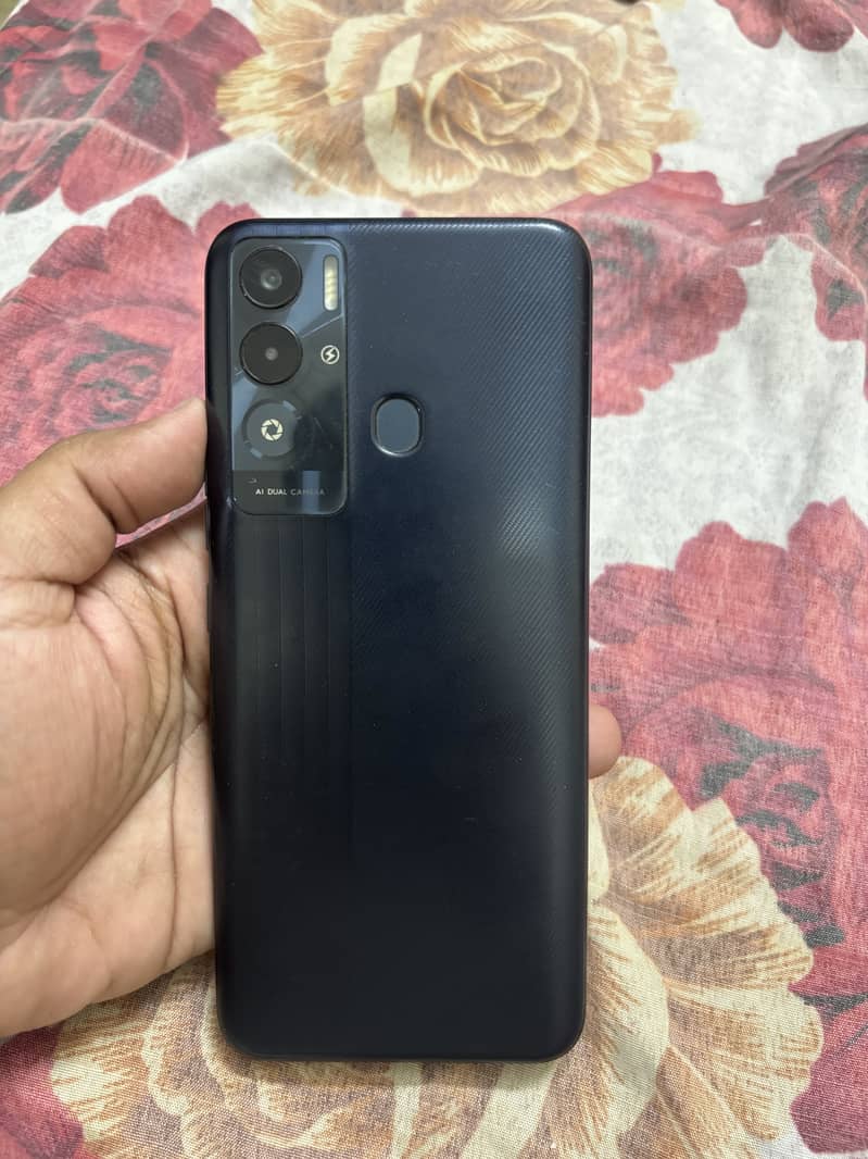 Tecno Pova 4