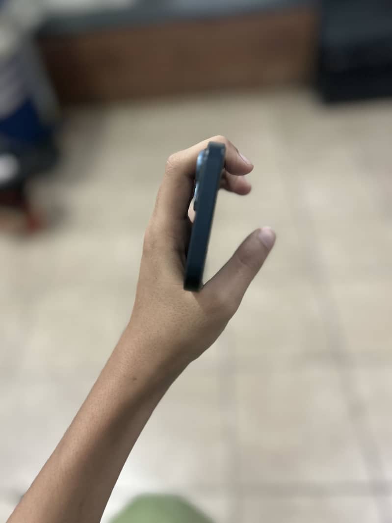 Apple iPhone 13 4