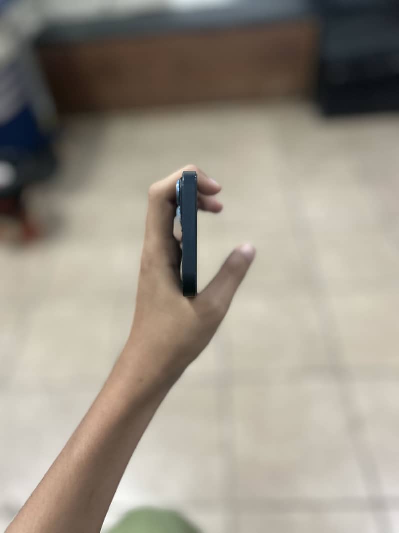 Apple iPhone 13 9