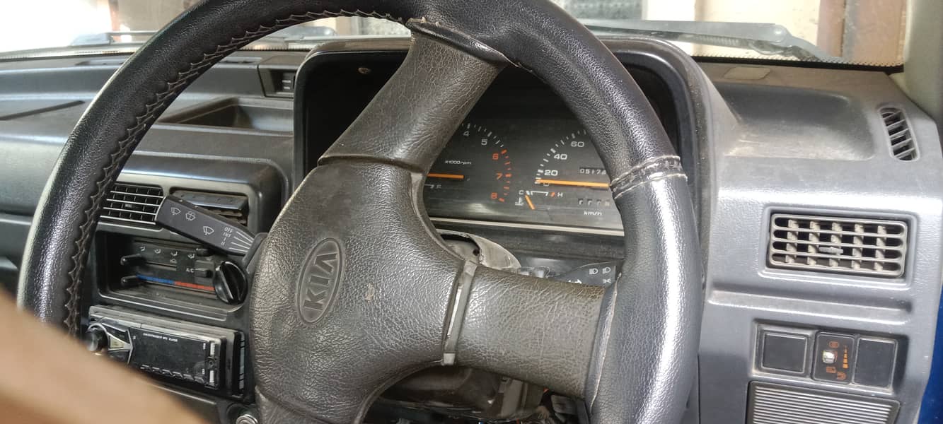 KIA Classic 2000 4