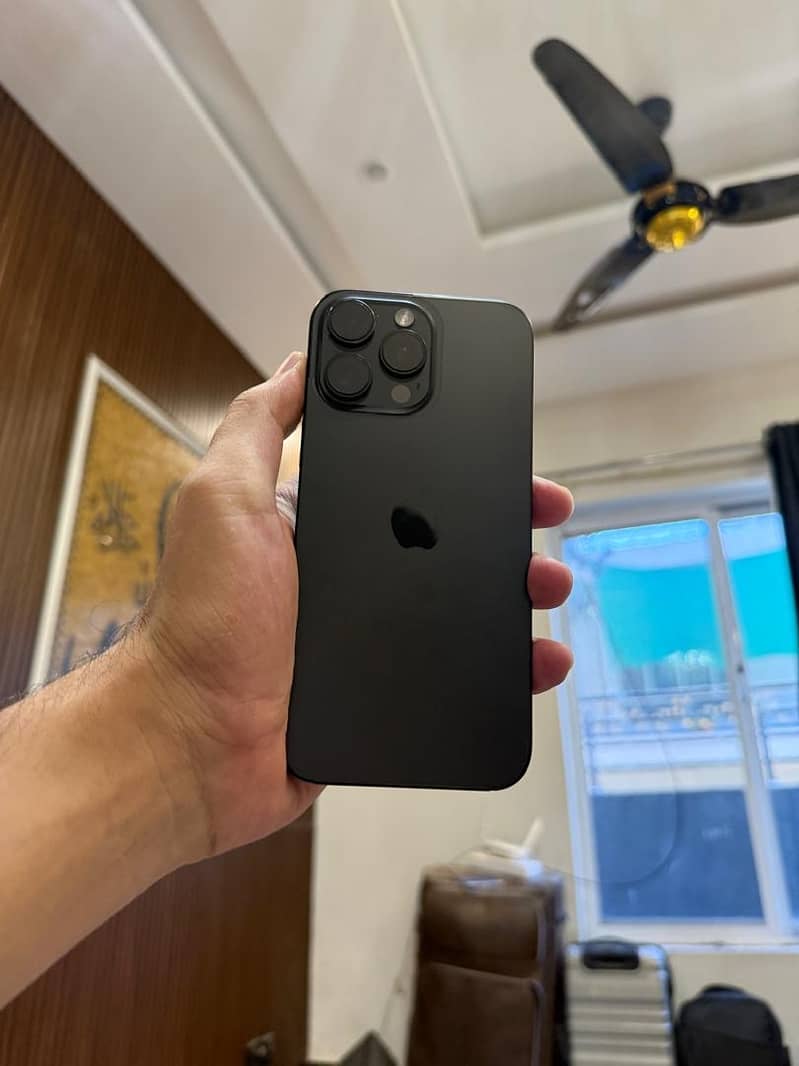 Apple iPhone 16 Pro Max 1