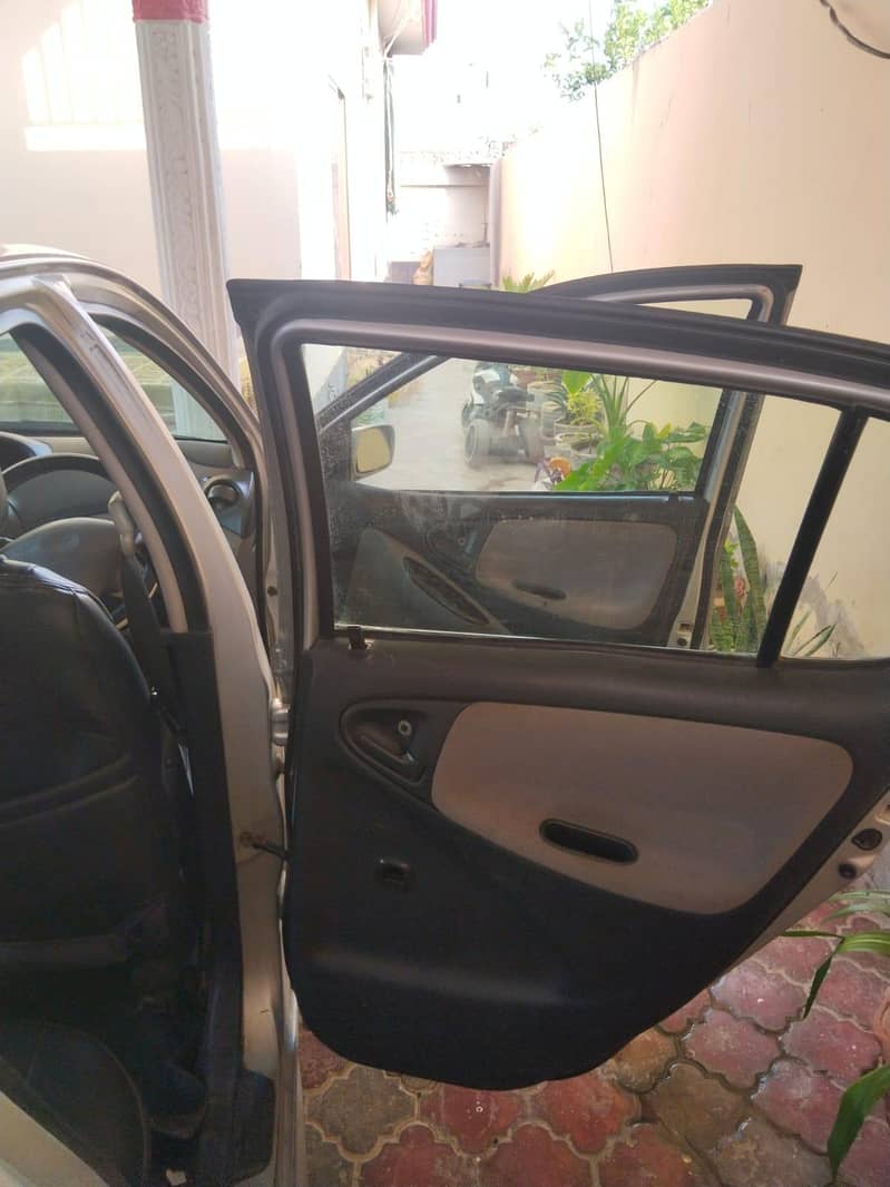 Toyota Vitz 2000 4