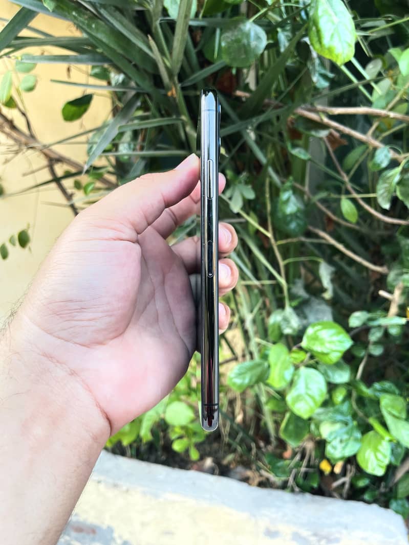 Apple iPhone 11 Pro Max 5