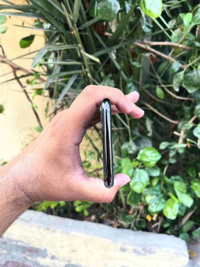Apple iPhone 11 Pro Max 6