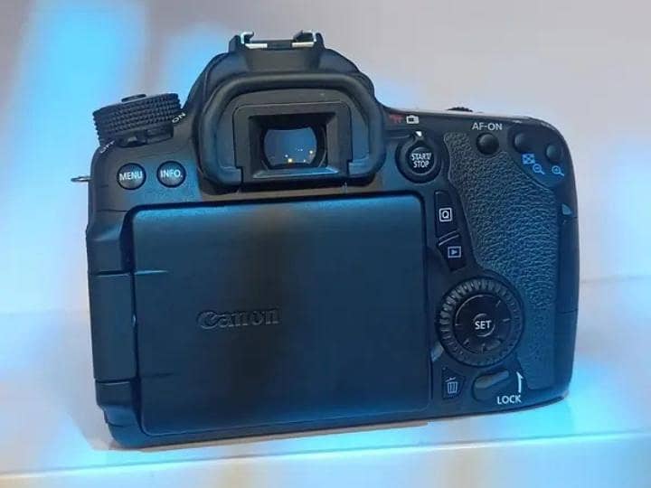 camera canon 70D 0