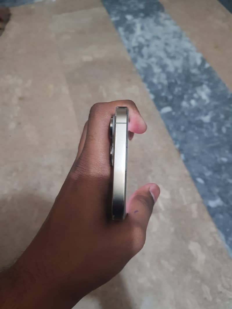 Apple iPhone 14 Pro Max 1