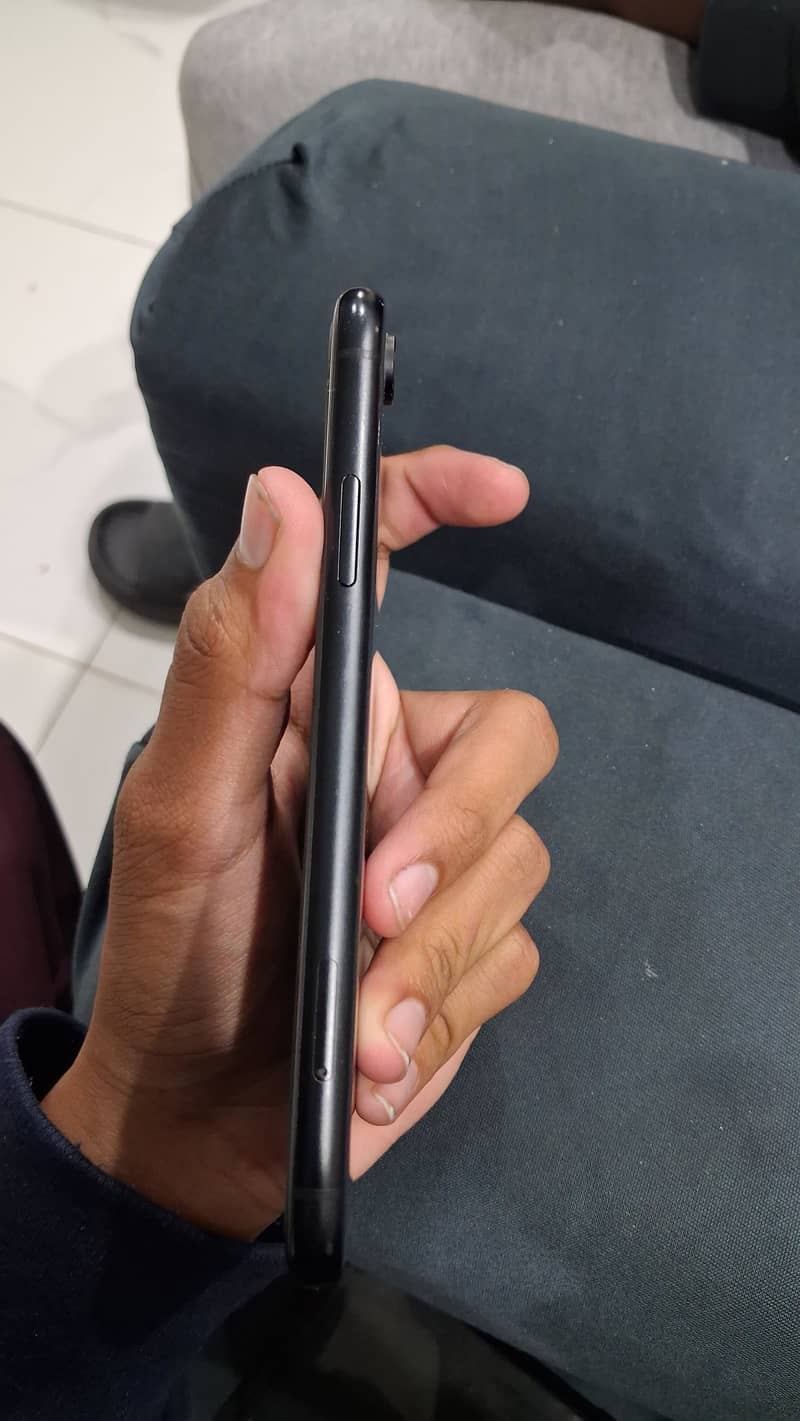 Apple iPhone XR 6