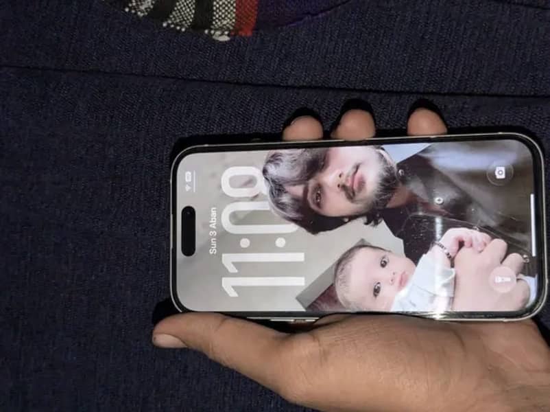 Apple iPhone 15 4
