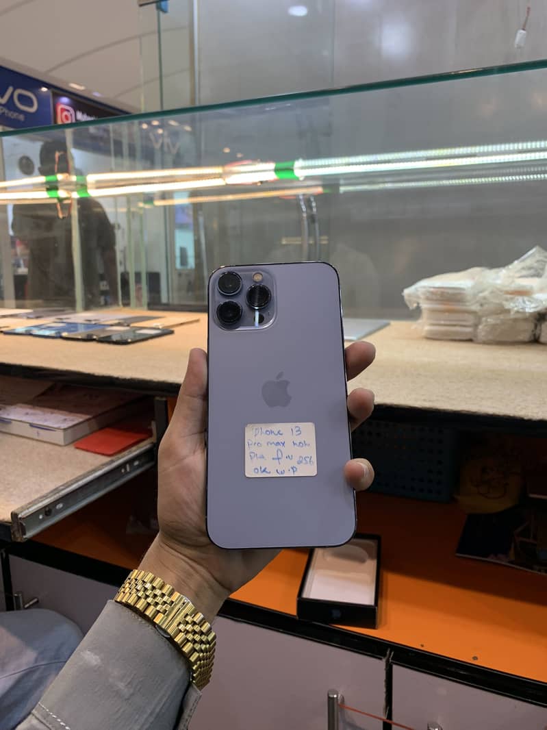 Apple iPhone 13 Pro Max 4
