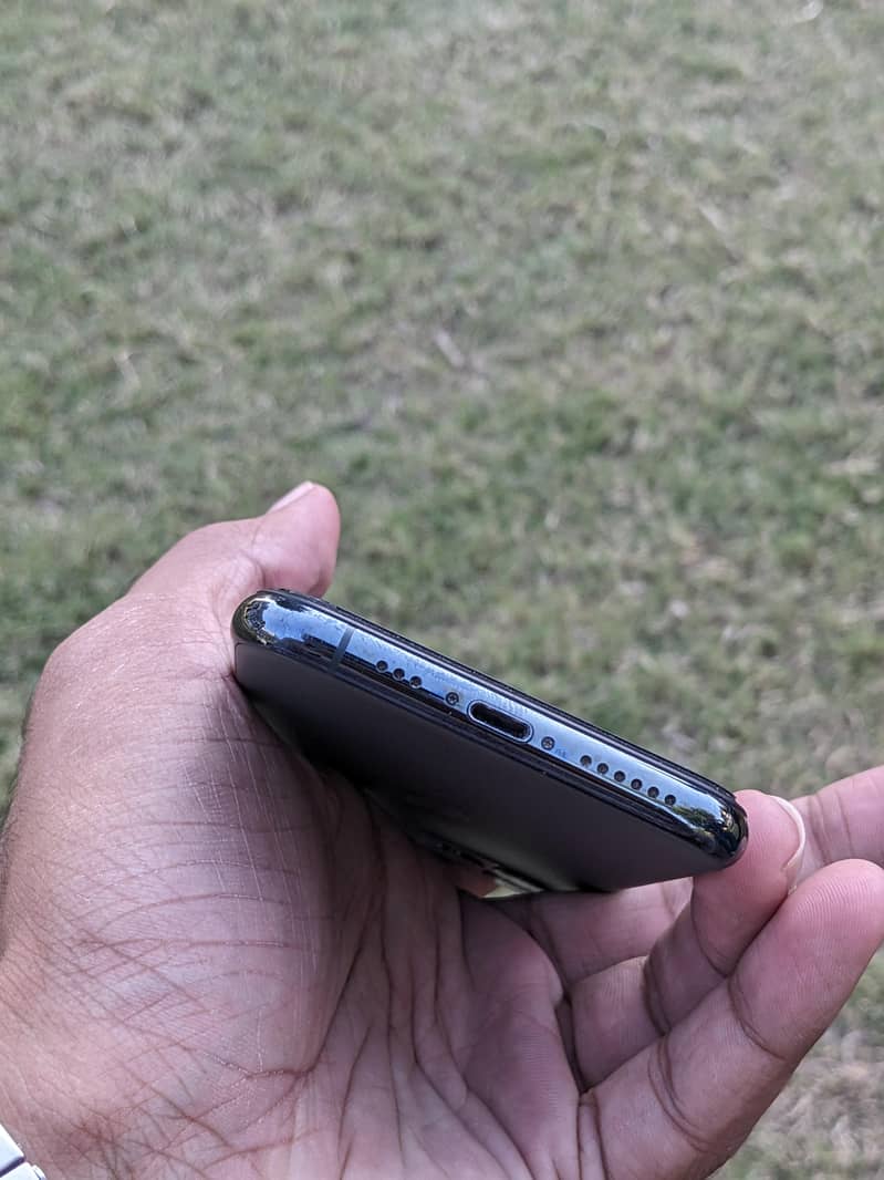 Apple iPhone 11 Pro 6