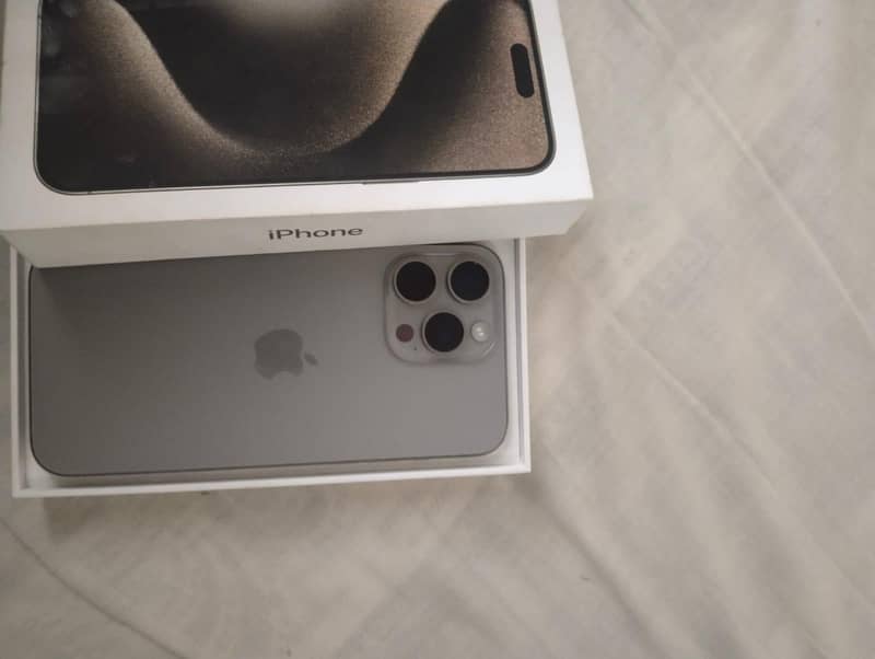 Apple iPhone 15 Pro Max 0