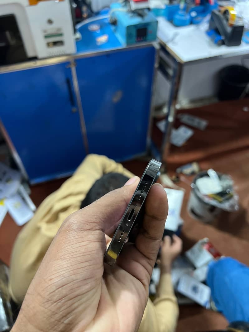 Apple iPhone 13 Pro Max 4