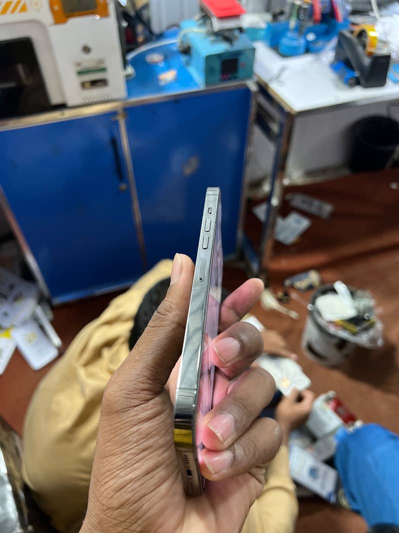 Apple iPhone 13 Pro Max 6