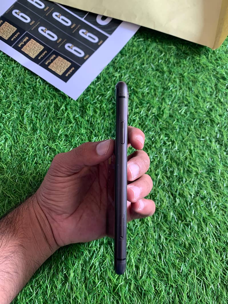 Apple iPhone 11 3