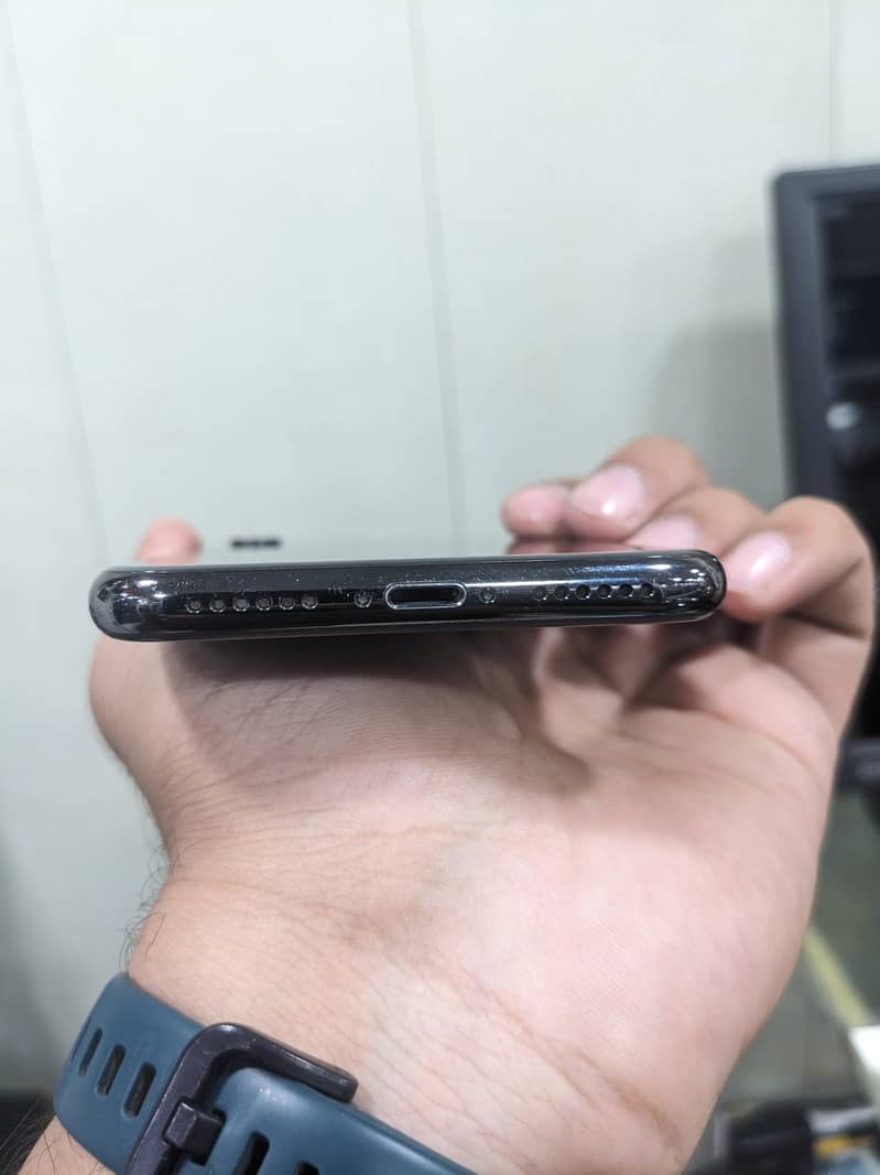 Apple iPhone X 5