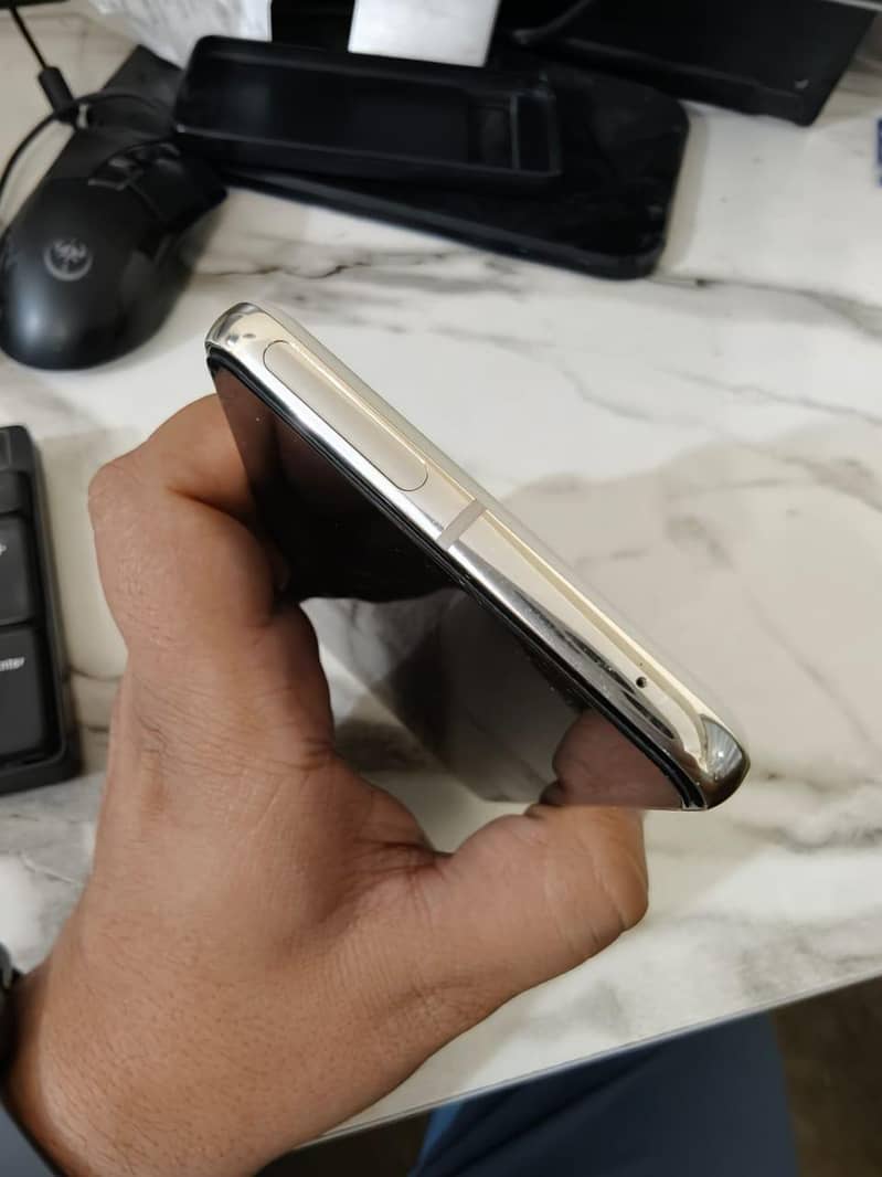 Google Pixel 8 Pro 10