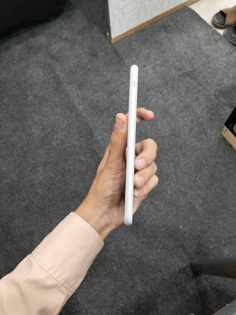 Apple iPhone 8 Plus 1