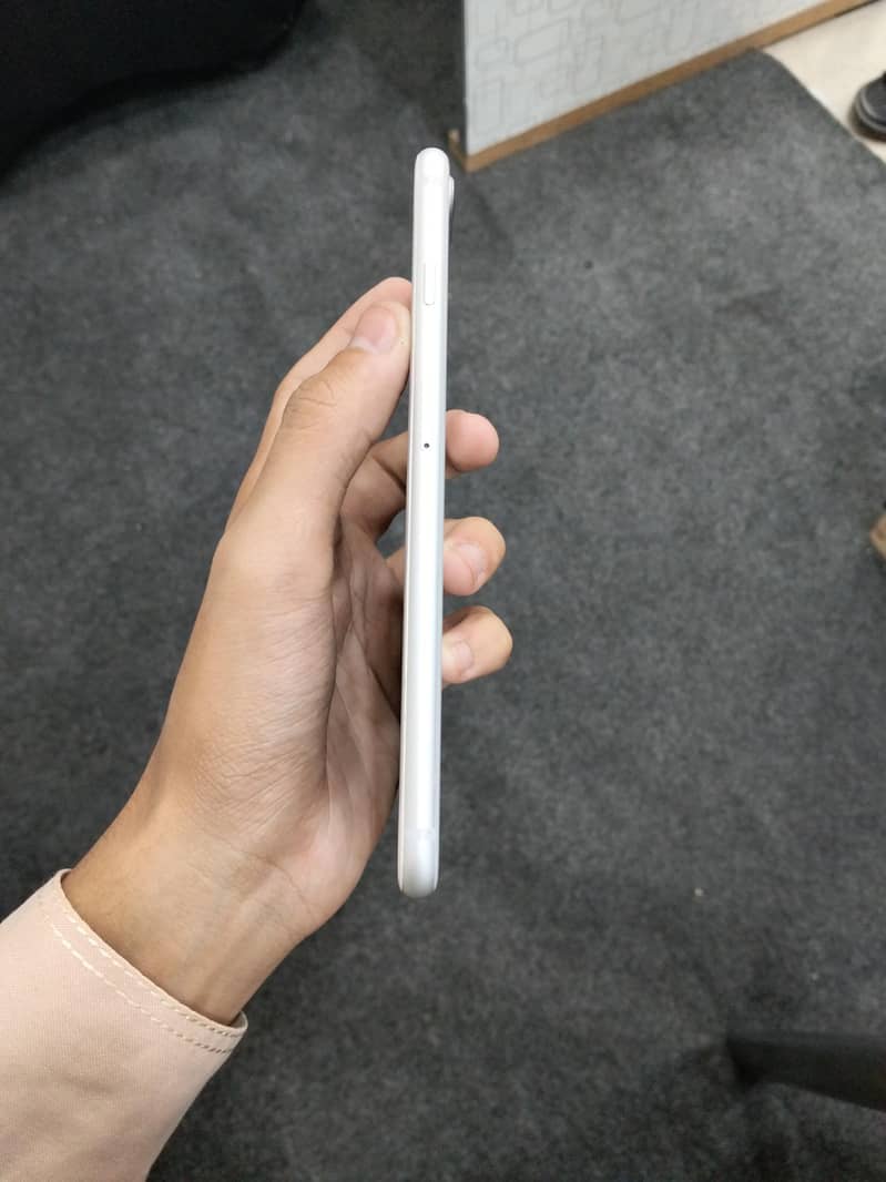 Apple iPhone 8 Plus 3