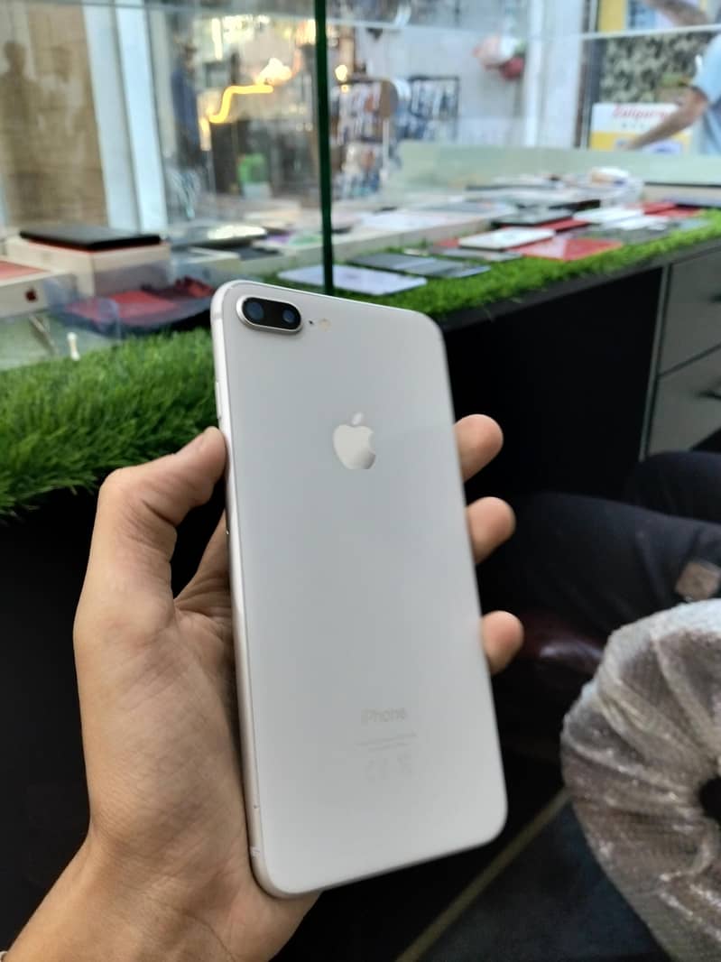 Apple iPhone 8 Plus 4