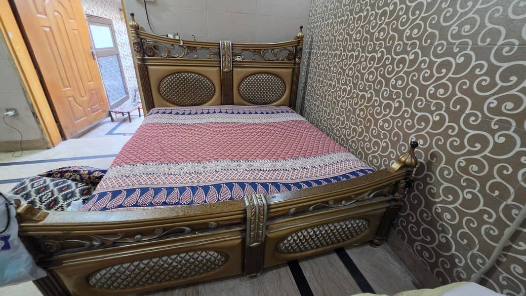 king size bed 0