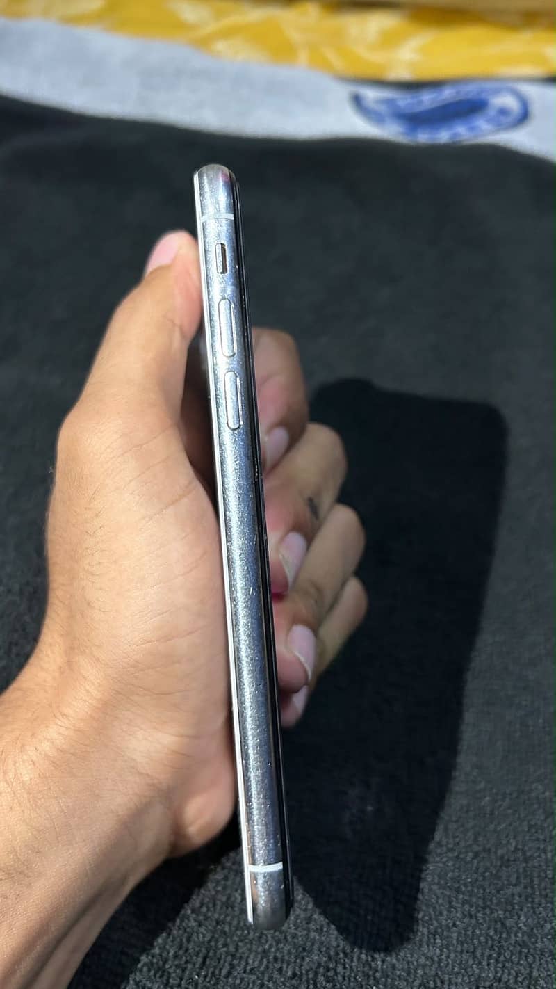 Apple iPhone X 3