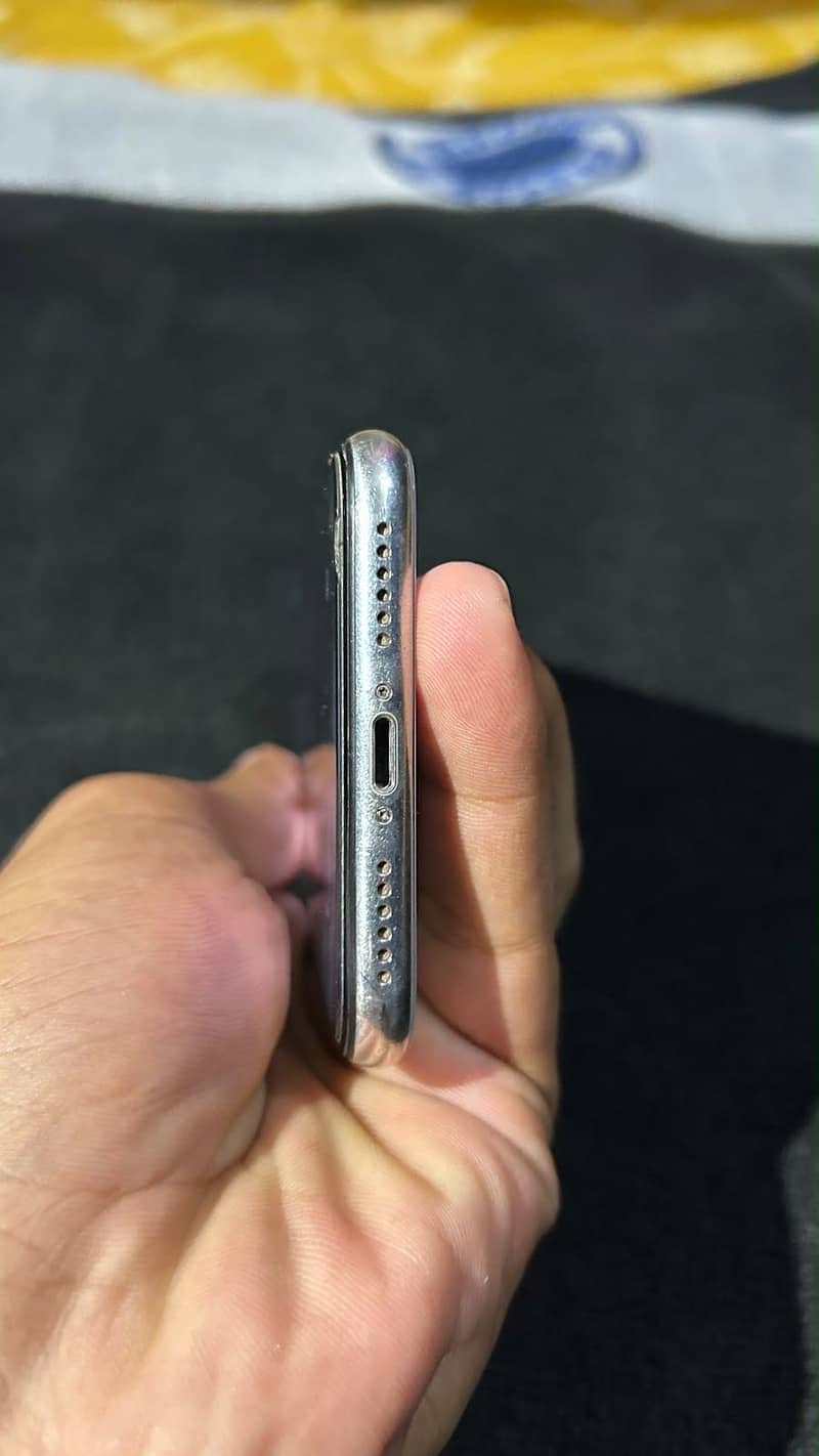 Apple iPhone X 4