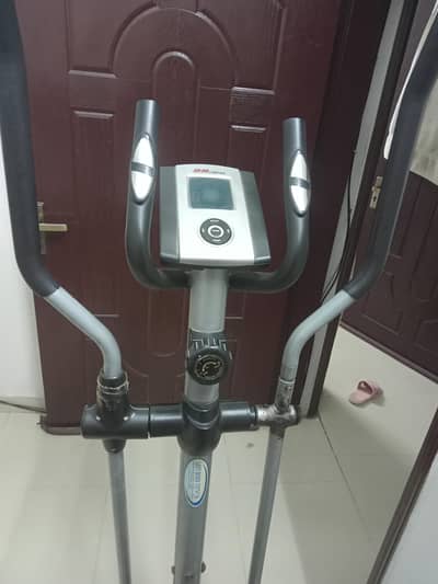 Eliptical cycling machine