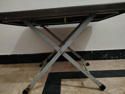 table for sale use ma Nahe ha iclia sale karna bilkul ok ha