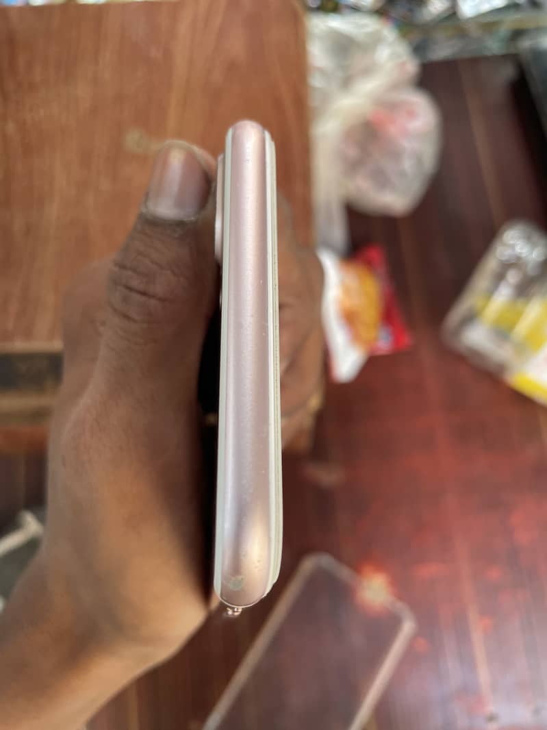 Apple iPhone 7 Plus 0