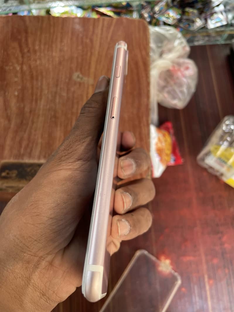 Apple iPhone 7 Plus 2