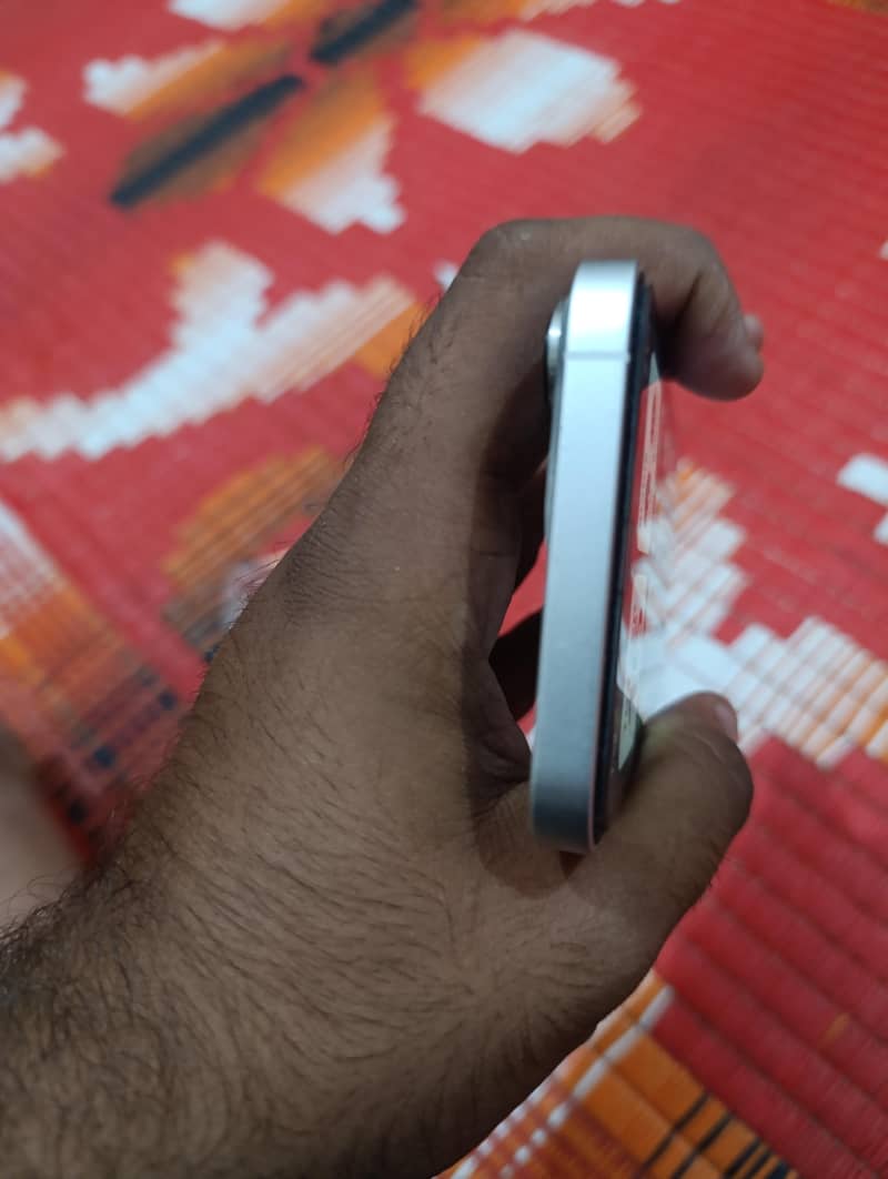 Apple iPhone XR 4