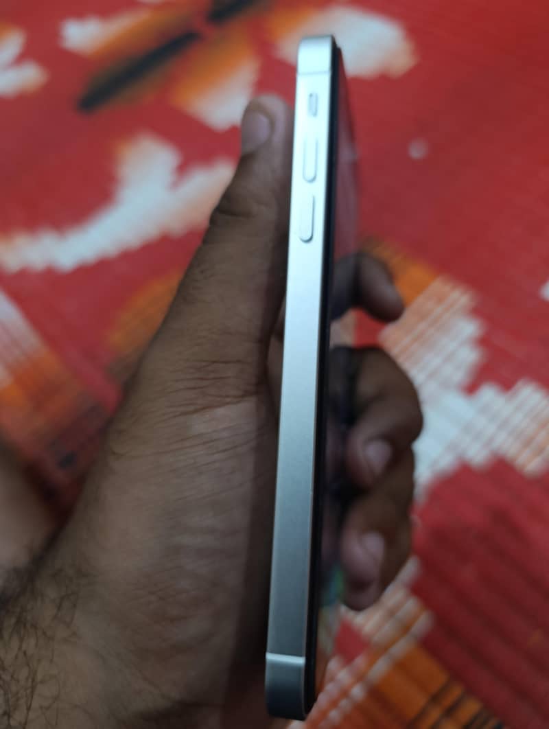 Apple iPhone XR 5
