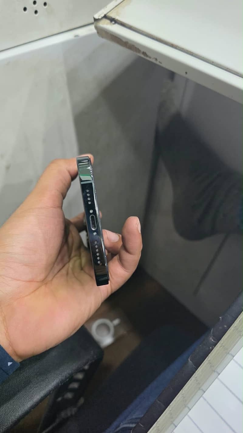 Apple iPhone 13 Pro Max 2