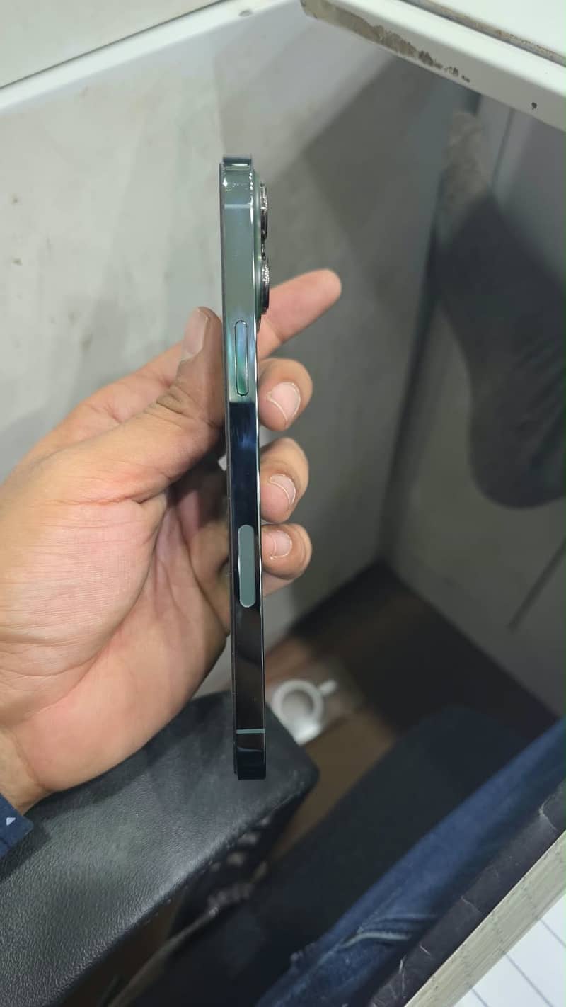 Apple iPhone 13 Pro Max 3