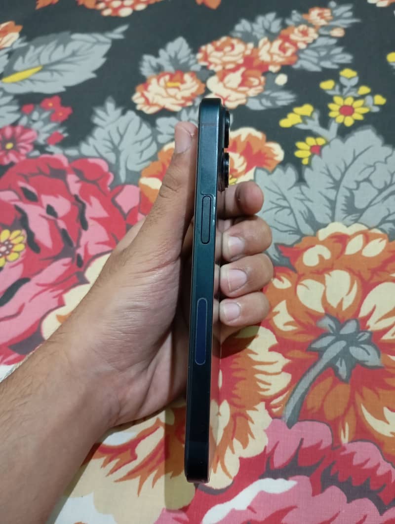 Apple iPhone 14 3