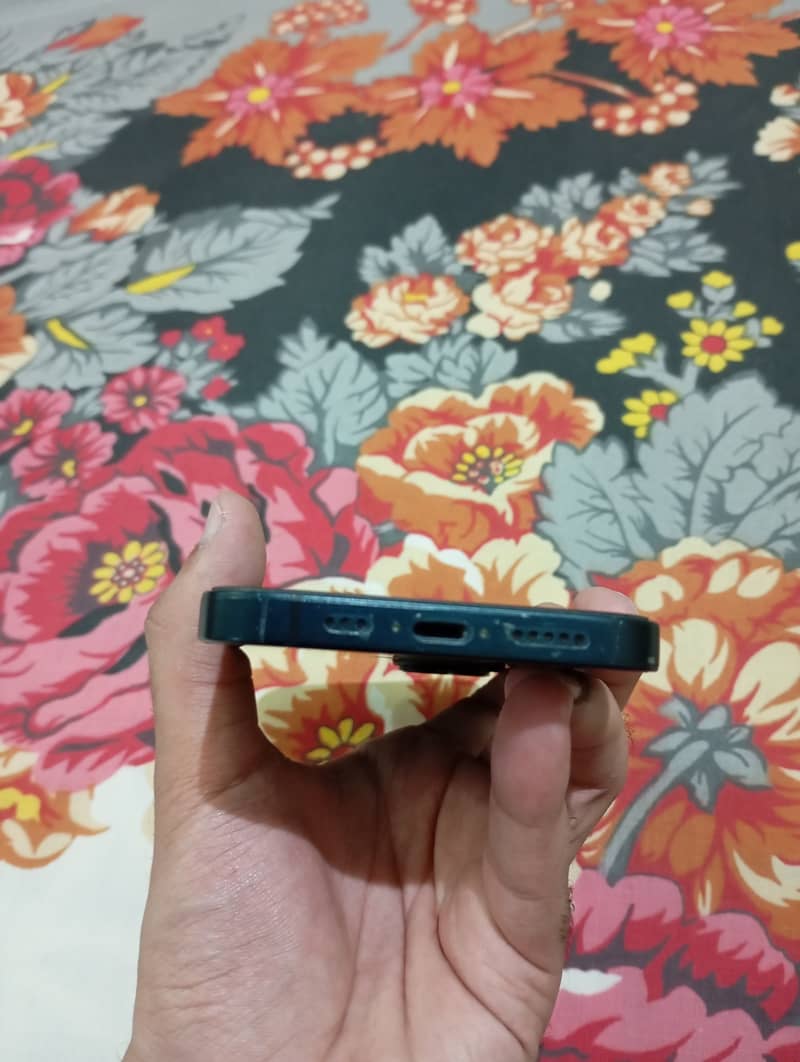 Apple iPhone 14 4