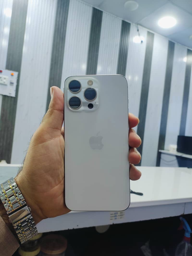 Apple iPhone 15 Pro Max 0