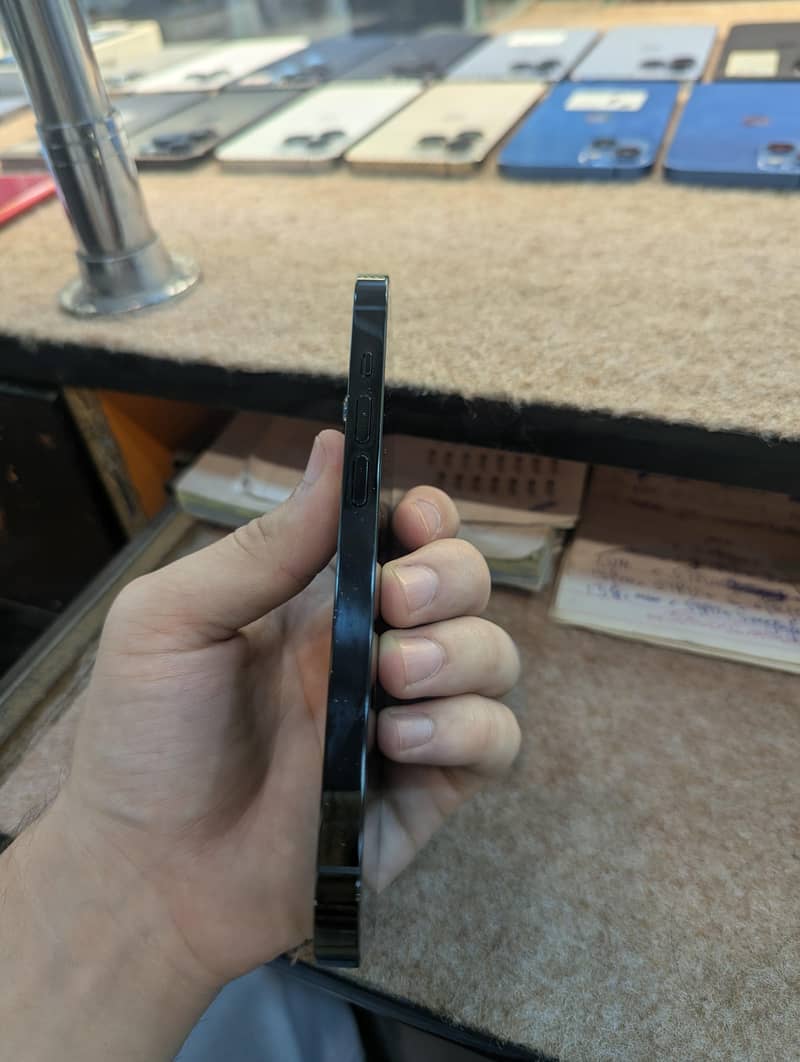 Apple iPhone 14 Pro 2