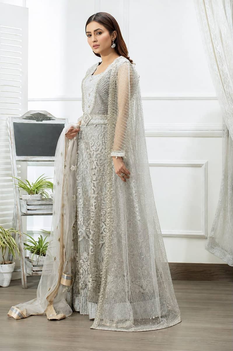 branded lehnga 0