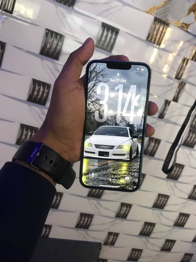 Apple iPhone 13 2