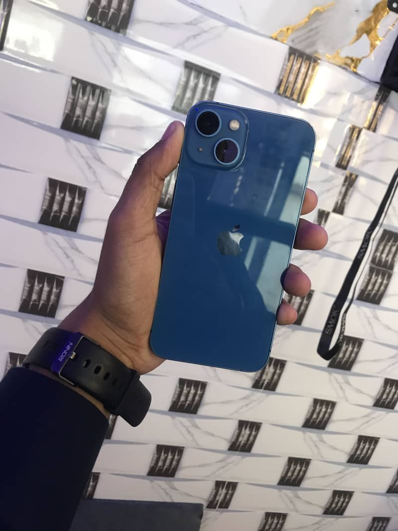 Apple iPhone 13 4